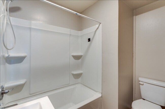 Building Photo - 321 Chautauqua