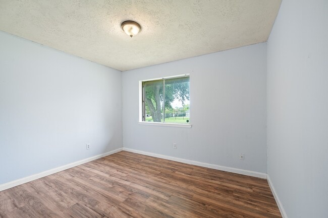 Building Photo - 13910 New Village Ln