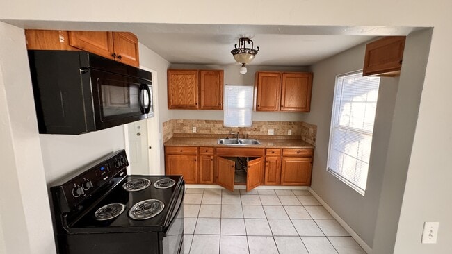 Building Photo - 2620 NE 19th St