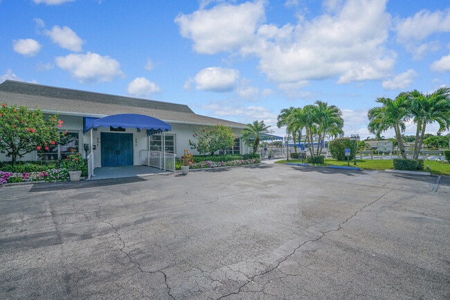 Building Photo - 202 High Point Blvd