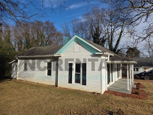 Building Photo - 645 Church St