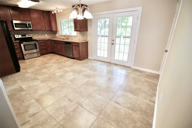 Building Photo - 612 E Castle Harbour Dr