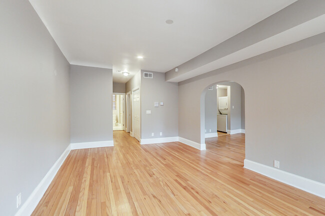 Building Photo - 932 Pleasant St