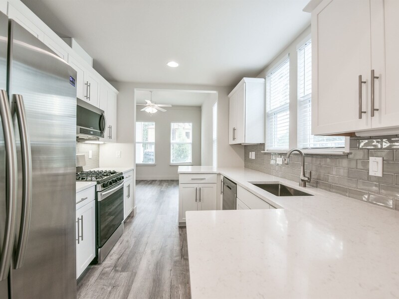 Building Photo - 2410 Amherst Ave