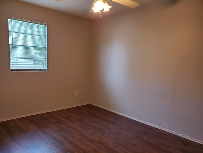 Building Photo - Southern Terrace - Just around the corner from Airline and Shed Road