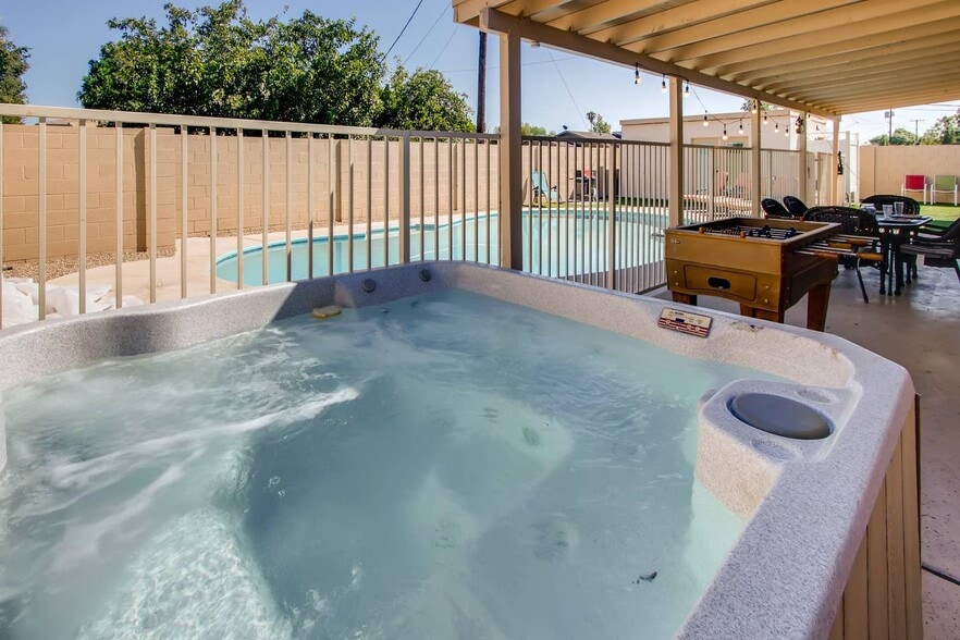 Hot tub - 3801 N Hayden Rd