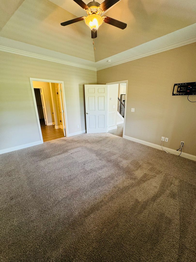 Building Photo - 1015 Callaway Dr