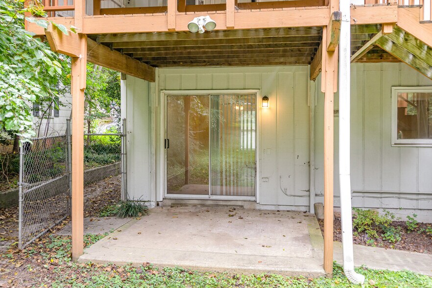 Building Photo - 205 Spring St