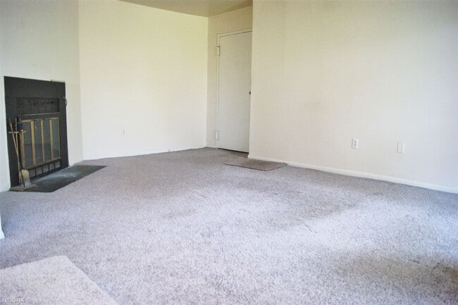 Building Photo - 2 br, 1 bath  - 14 Mountbatten Ct Apt 203