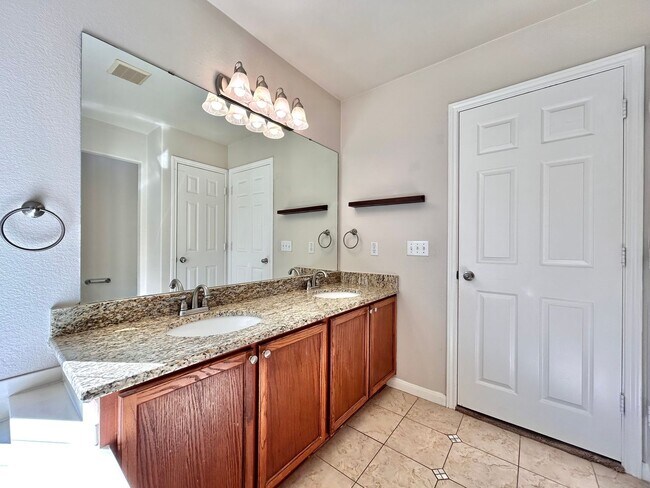 Building Photo - Beautiful 4-Bed Home with Open Floorplan, ...