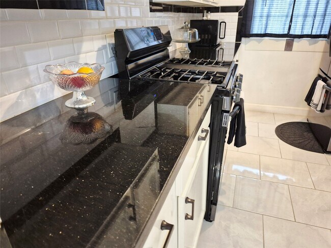 Building Photo - 854 Shawnee St