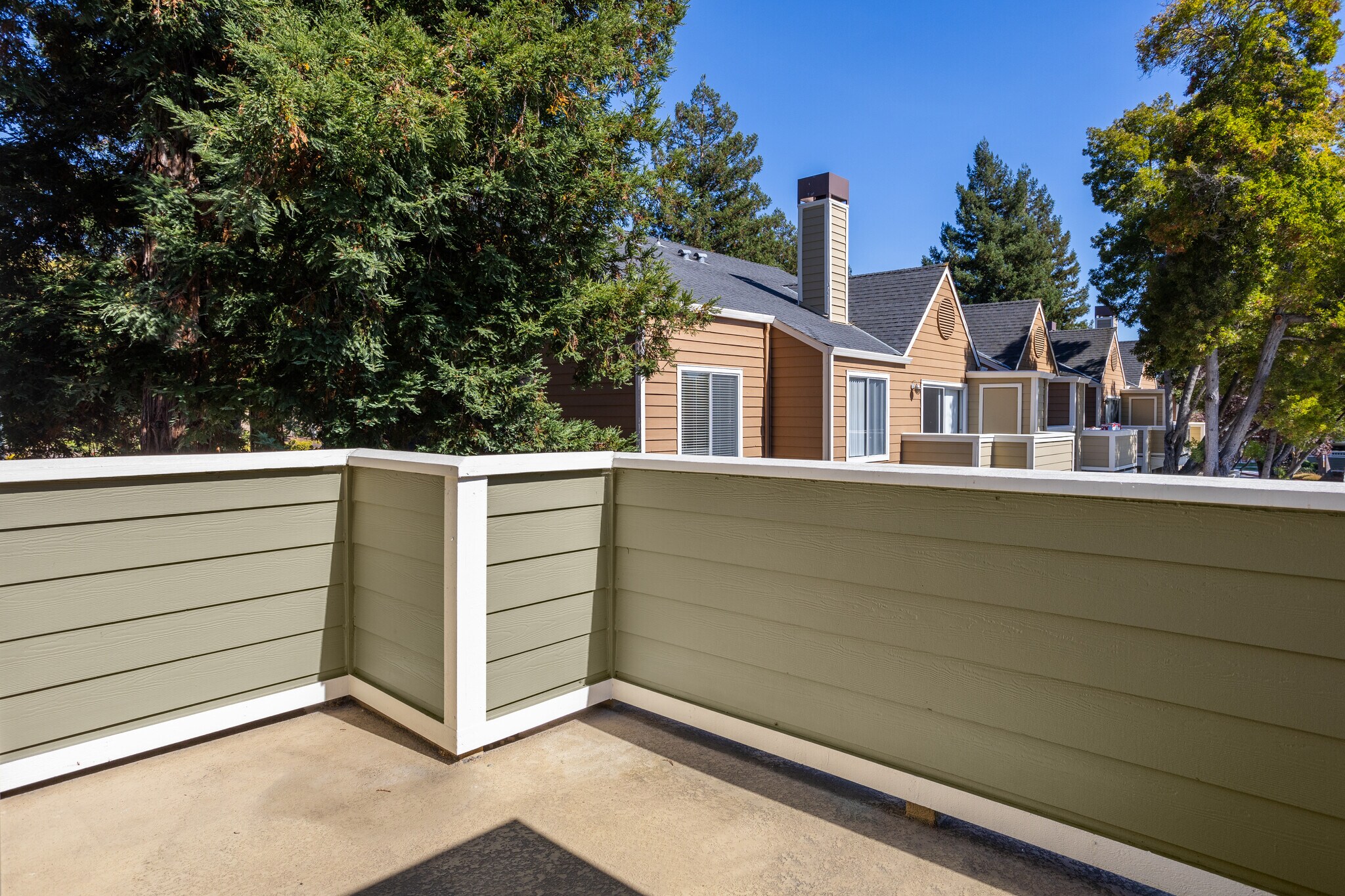 Lot of space and great light in balcony / patio - 140 Reflections Dr