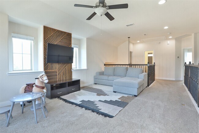 Building Photo - 2215 Tonkawa Trl