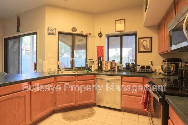 Building Photo - 4566 W Shannon St