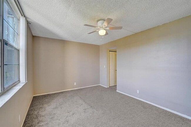 Building Photo - 9440 Poinciana Pl