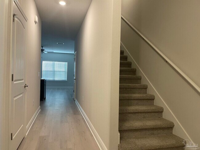 Building Photo - 395 Hilburn Ln