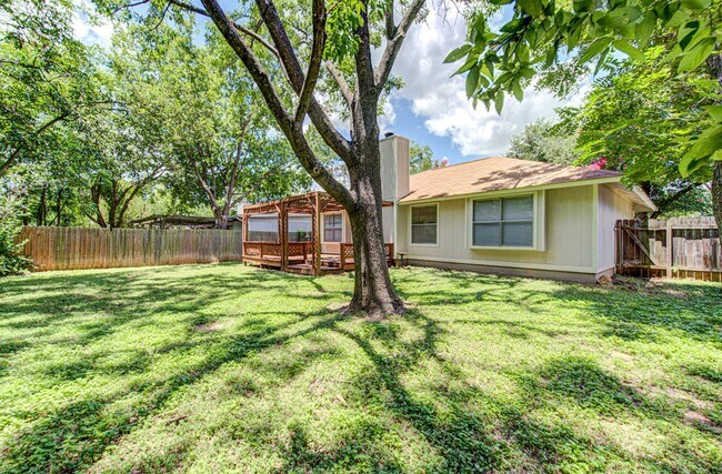 Building Photo - Move-In Ready Cherry Creek 3 Bedroom, 2 Bath!