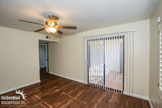 Building Photo - Newly Renovated 3Bdm 2Ba Condo Conveniently Located