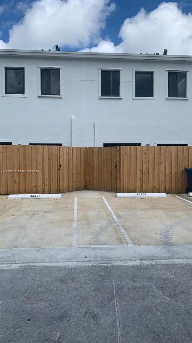 Building Photo - 25308 SW 135th Ave