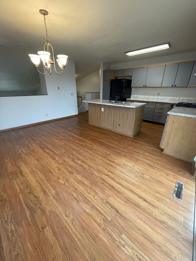 Building Photo - 4 Bedroom, 2 Bath Home for Rent