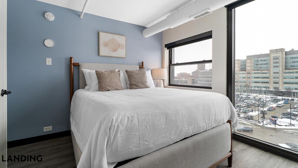 Building Photo - 1922 W Ogden Ave