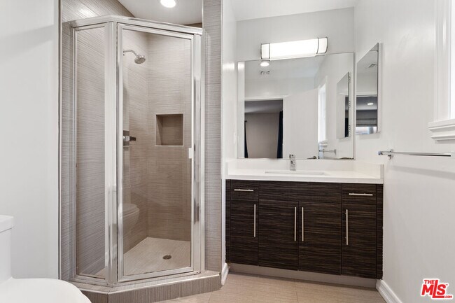 Building Photo - 2317 Scarff St