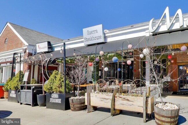 Building Photo - 1726 N Quinn St