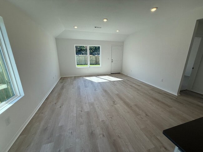 Building Photo - 10412 Marilyn Dr