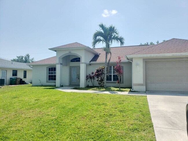 Primary Photo - Pool Home 3 Bedroom 2 Bath close to shoppi...