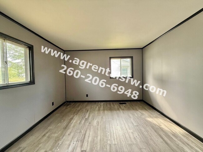 Building Photo - 3 Bedroom House