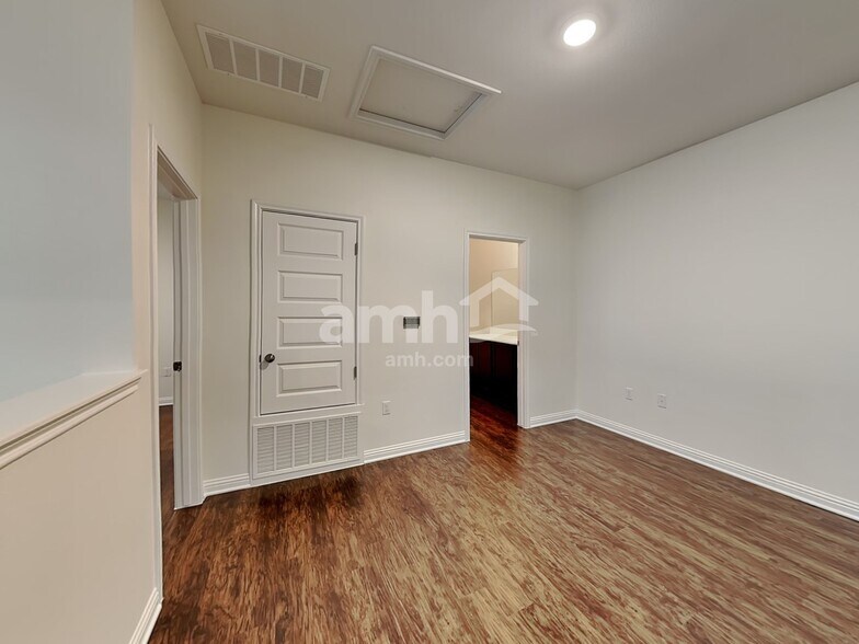 Building Photo - 6012 Gerard Dr