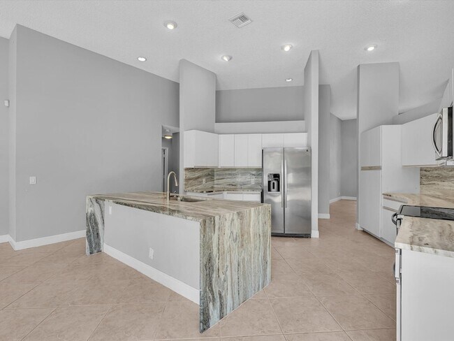 Building Photo - 10434 NW 6th Ct