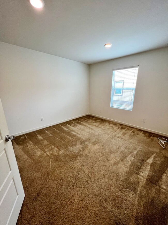 Building Photo - New 3BR Townhouse in San Marcos at Mission...