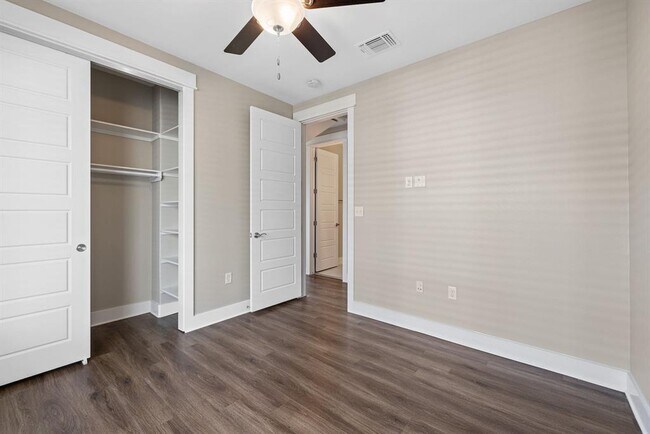 Building Photo - 1706 Cedar Bend Dr