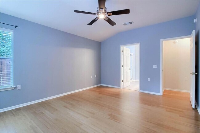 Building Photo - 1100 Emmitt Run