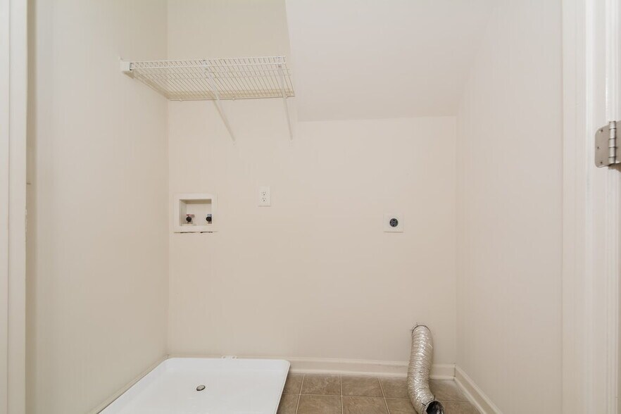 Building Photo - 222 Timber Meadow Lake
