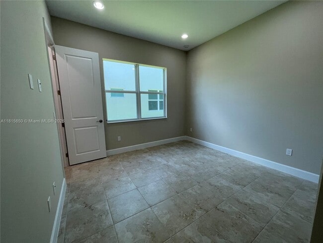 Building Photo - 15180 Wildwood Cir