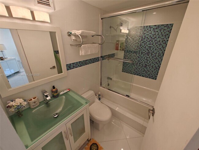 Building Photo - 801 Brickell Bay Dr