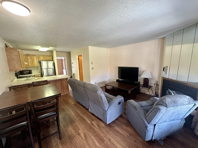 Building Photo - 3615 N Wolf Creek Dr