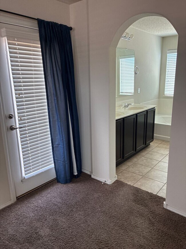 Building Photo - 2217 Violeta Cir SE