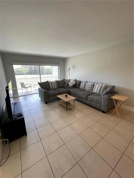 Building Photo - 3100 N Palm Aire Dr