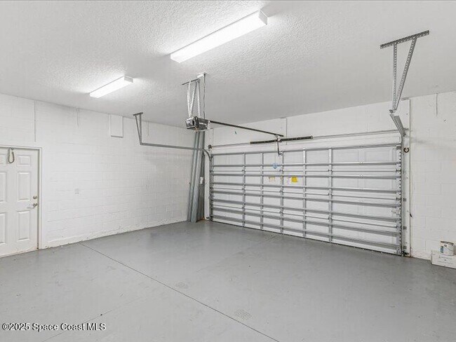 Building Photo - 7921 Mocan Ct