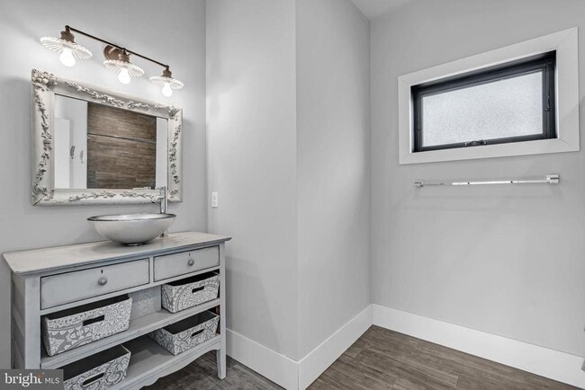 Building Photo - 10 McCready's Alley