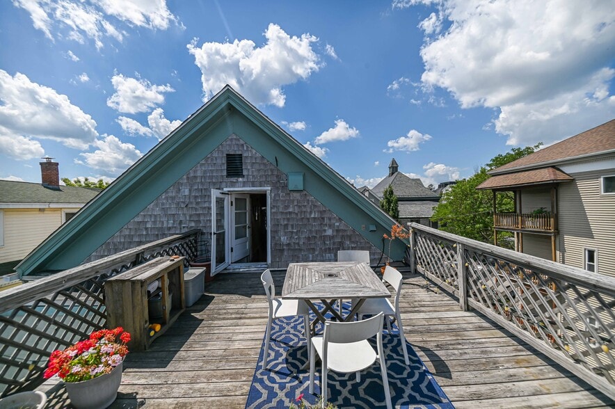 Deck - 95 Beckett St