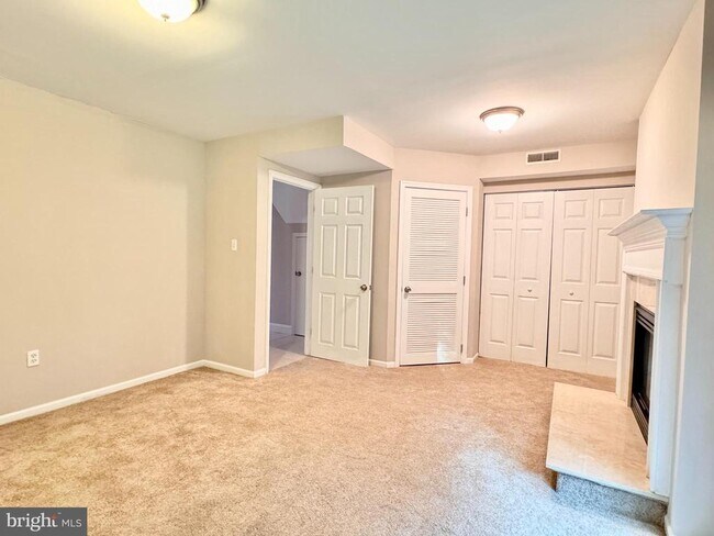 Building Photo - 354 N Barrington Ct