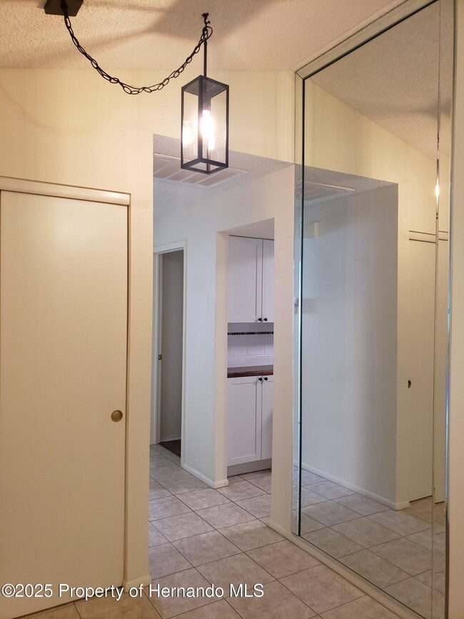 Building Photo - 7431 Flyway Dr