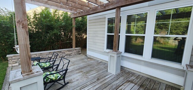 Building Photo - Welcome to Eagle Landing—where 3-bedroom bliss meets effortless style.