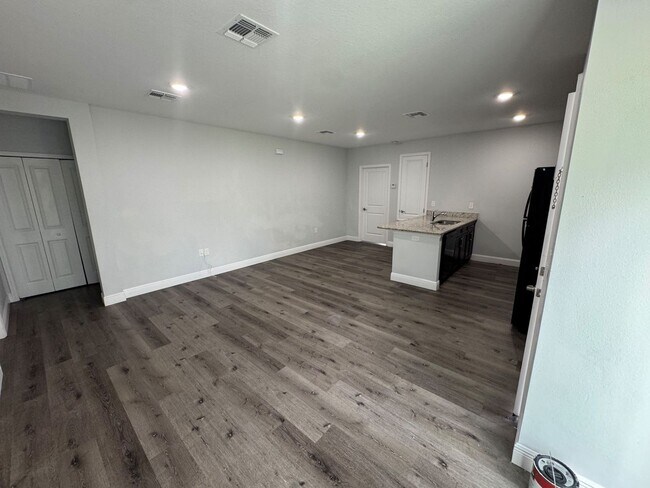 Building Photo - 2261 Florida Dr