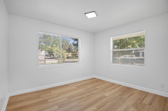 Building Photo - 401 42nd St
