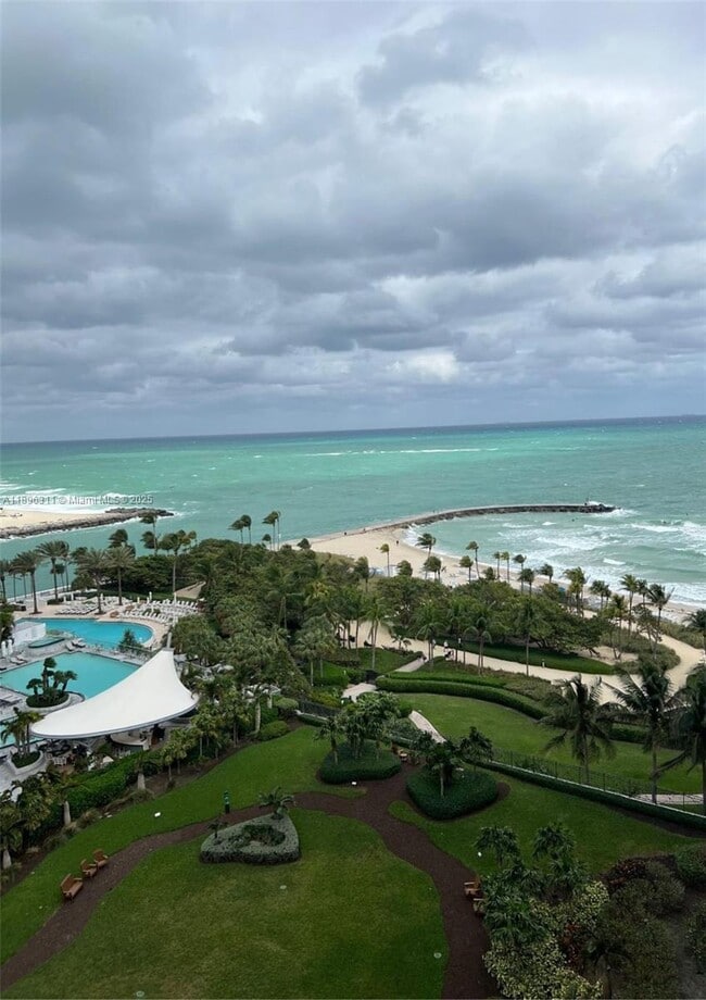 Building Photo - 10275 Collins Ave